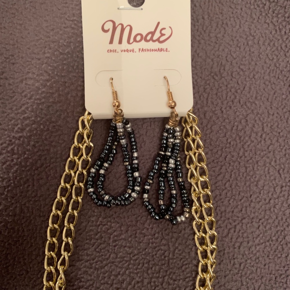 Necklace and earring set!